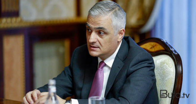  Qriqoryan Blinkenin köməkçisi ilə görüşdü  