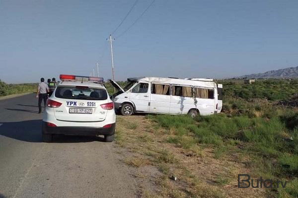  İki mikroavtobus toqquşdu: xəsarət alanlar var - Video  