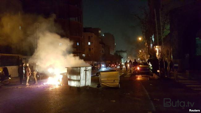  Molla rejimi insanları çörəklə imtahana çəkir  