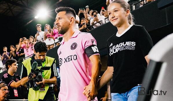  Bekhemin qızı oyuna Messi ilə birlikdə çıxdı  