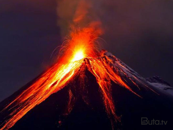  İndoneziyada Merapi vulkanı püskürdü  