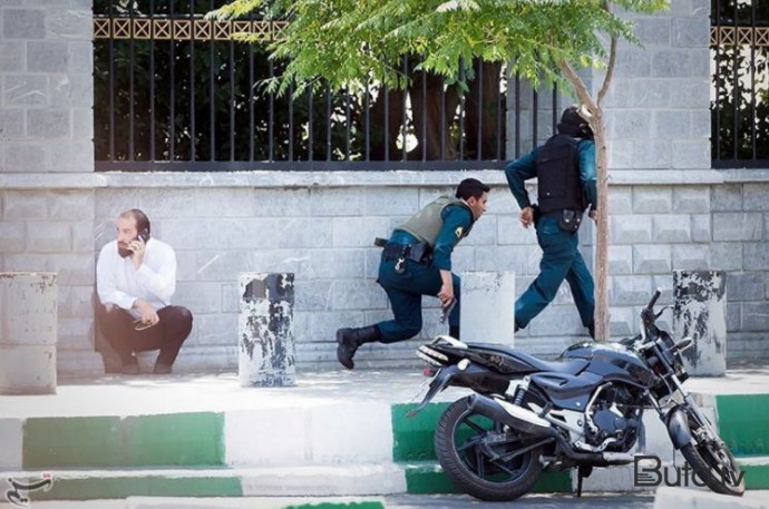  İranda polis bölməsinə basqın edildi: ölənlər var  