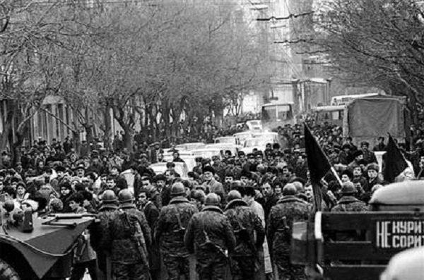  Qanlı 20 Yanvardan 33 il ötür  
