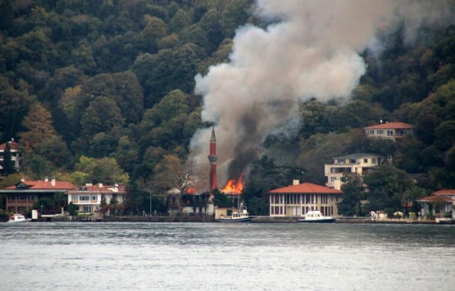  İstanbulda erməni kilsəsi yandı: ölənlər var  