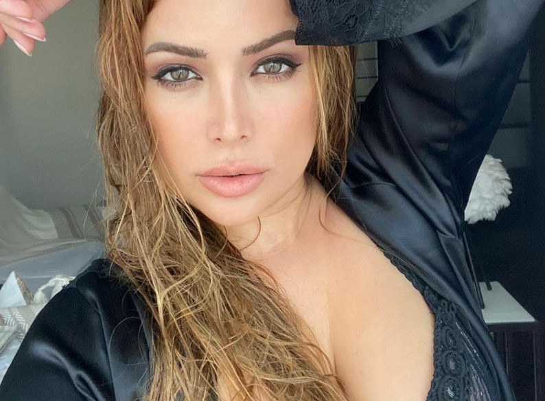  “Ondansa, lüt çıxardı!” – Nigar Camalın səhnə geyimi olay oldu - VİDEO 