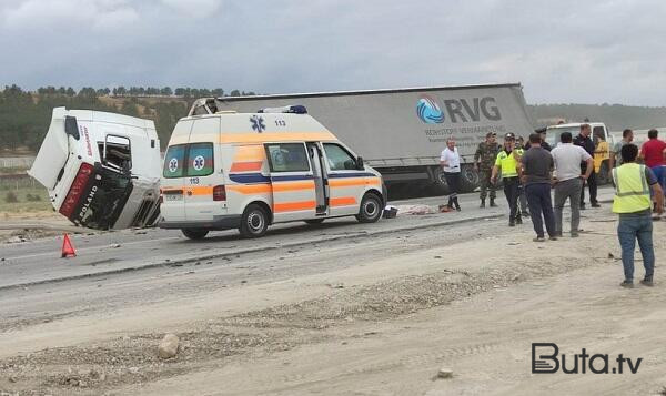  Oğuzda TIR qəzaya düşdü, yol bağlandı - Foto  