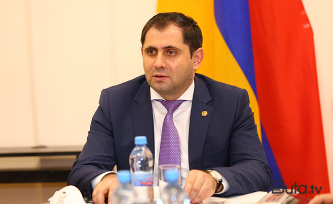  Papikyan Paris Aviasiya Sərgisində iştirak etdi  