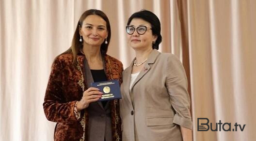  Paşayeva Qazaxıstanda fəxri professor seçildi  