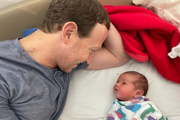  Mark Zukerberq üçüncü dəfə qız atası oldu: “Xoş gəldin, Aurelia...” - FOTO 