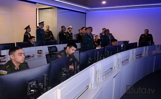  Qazaxıstanlı general HHQ-nin komanda məntəqəsində  