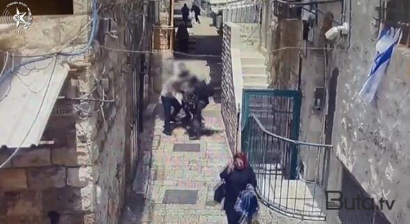  Türkiyəli turist Qüdsdə İsrail polisini bıçaqladı - Video  