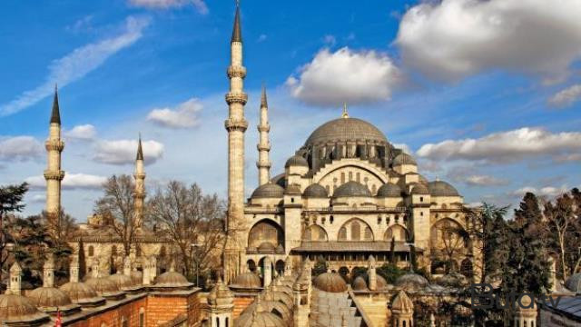  İstanbulda Fateh məscidində qanlı olay...  
