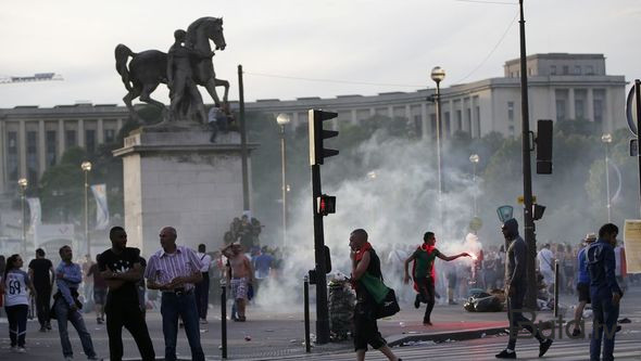  Parisdə mitinq başladı: 