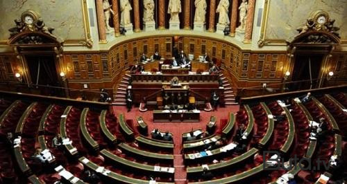  Fransa parlamentinə yeni sədr seçildi  