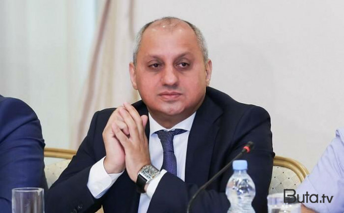  O da namizədliyini geri götürdü  