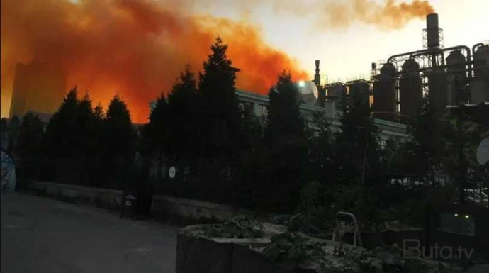  İstanbulda zavodda güclü yanğın başladı  