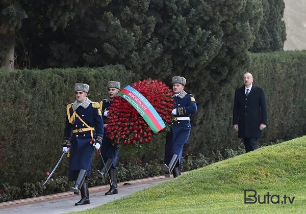  Prezident və xanımı Fəxri xiyabanda...  