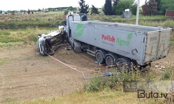  Yük maşını ilə mikroavtobus toqquşdu: ölən var - Foto  