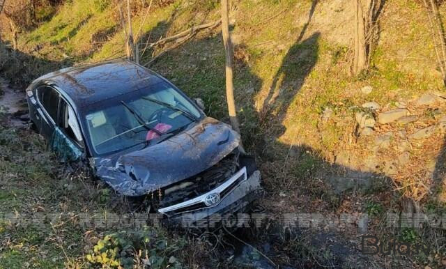  “Toyota” maneəyə çırpıldı: ölən var  