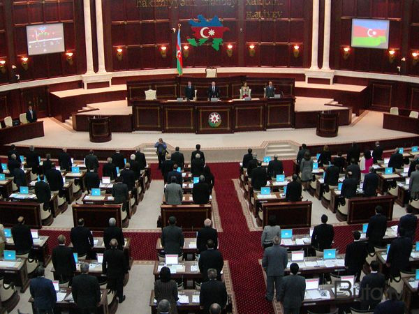  Rəisi MM-də bir dəqiqəlik sükutla yad edildi  