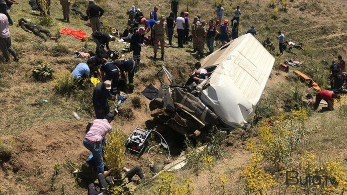  Hindistanda avtobus dərəyə aşdı: 22 nəfər öldü  