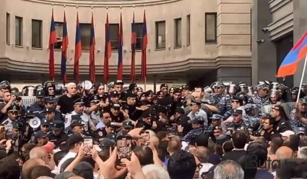  İrəvanda ermənilərin “sevgi dolu” günü - Video  