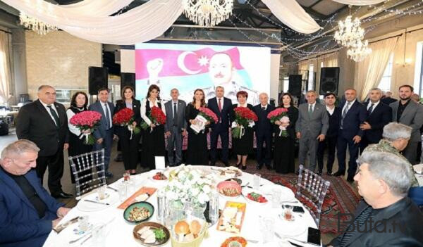  Vətənə qəhrəmanlar yetişdirən mərd atalar... - Video  