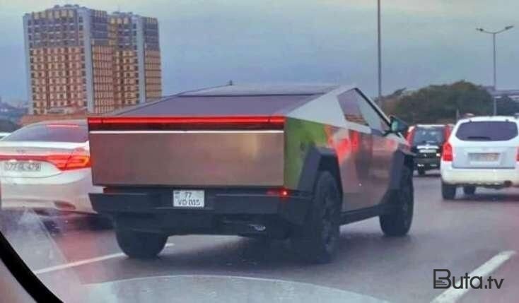  Bakıda hər kəsi heyran edən maşının sahibi görün kim imiş? - FOTO 