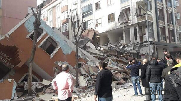  İstanbulda 3 mərtəbəli bina çökdü  