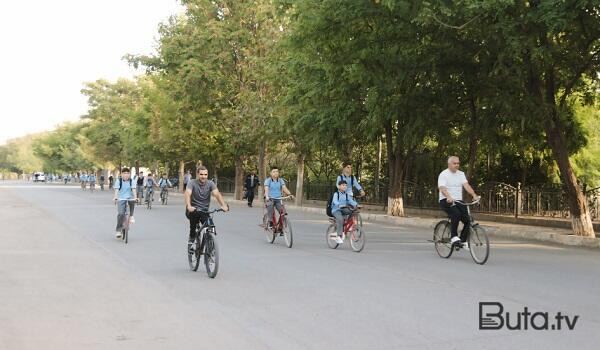  Müəllim və şagirdlər məktəbə velosipedlərlə gəldilər - Foto  