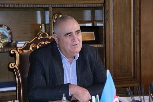  Bakı memarlığına Çoban İsfəndiyarın vurduğu b(t)əzəklər  