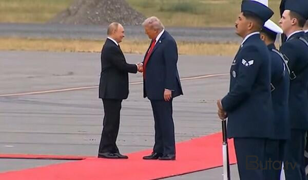  29 sm boy fərqi belə olmur - Putin-Tramp görüşündə müəmma 