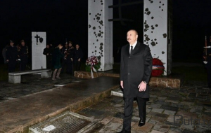 İlham Əliyev Azadlıq Qapısı abidəsini ziyarət etdi - Foto