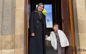 63 yaşlı nazirin 30 yaşlı xanımı Bakıda - Foto