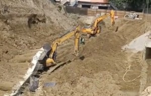 Bakıda tikntinin istinad divarı çökdü- Sakinlər təhlükədə