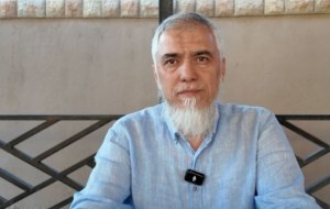 Cabir İmanovun dəfnindəki “sirli adam”: Əlixan Musayev kimdir?