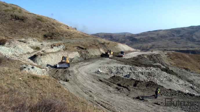  Lahıc yolunda torpaq sürüşməsi baş verdi, hərəkət dayandırıldı  