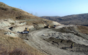 Lahıc yolunda torpaq sürüşməsi baş verdi, hərəkət dayandırıldı