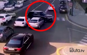 Qadın sürücü “Rənc Rover”i aşırdı - Video