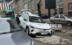 Bakıda yol çökdü, AYNA-nın maşını həmin çuxura düşdü - Foto