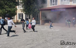 Şəmkirdə məktəbdə yanğın: şagirdlər təxliyə edildi