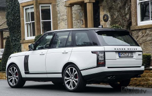 Avtoyumadan “Rənc Rover”i qaçırdı, qəza törətdi