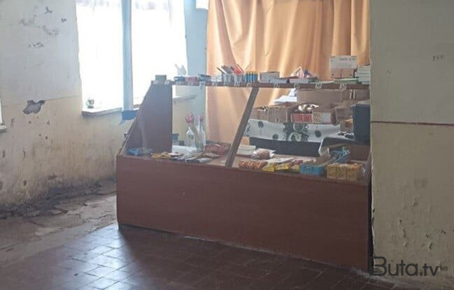  Şagirdlər, görün, necə bufetlərdə qidalanır - Foto  