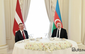 Latviya prezidentinin şərəfinə rəsmi lanç verildi