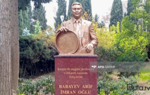 Xalq artisti Arif Babayevin qəbirüstü abidəsi ucaldıldı - Foto