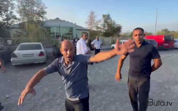  İTV əməkdaşlarının çəkiliş aparmasına mane oldular - Polis araşdırır - Video  