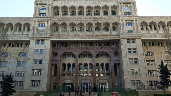  Tibb Universitetində təhsil haqları aşağı salındı - Qiymətlər  