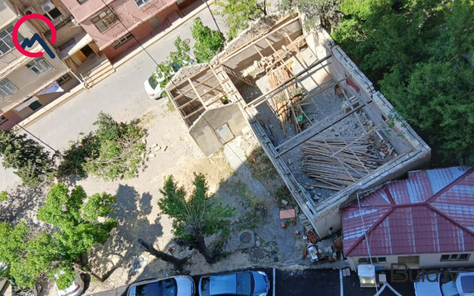  “İnsanların oturması üçün yer yoxdur, amma bu tikiliyə icazə verdilər” - Fotolar  
