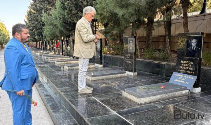 Yuşenko Şəhidlər xiyabanını ziyarət etdi  