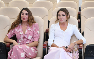 Mehriban Əliyeva qızları ilə açılışda - Fotolar - Yenilənib